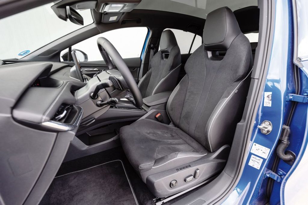 Skoda Enyaq iV Coupé. Un SUV eléctrico inteligente y con aires deportivos 5 Motor16 Skoda Eniaq Coupe 04 Motor16