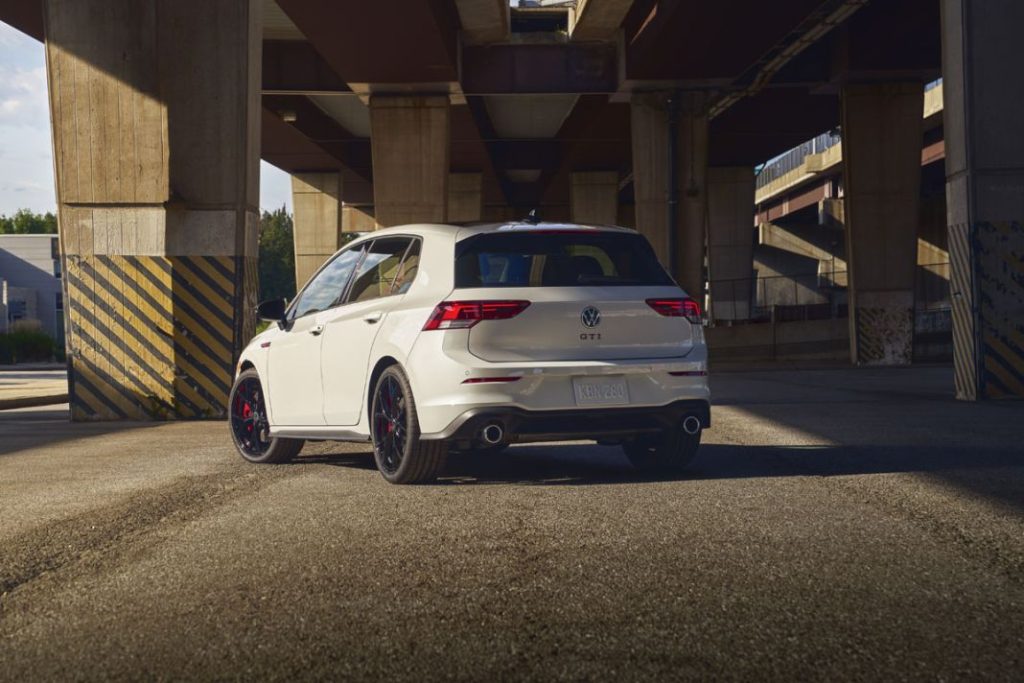 El Volkswagen Golf GTI 380 es un homenaje al cambio manual en el país donde solo se venden automáticos 10 Motor16 VOLKSWAGEN GOLF GTI 380 11 Motor16