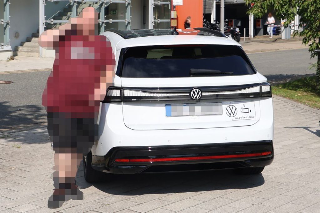 Cazado sin apenas camuflaje el Volkswagen ID.7 Variant 14 Motor16 Volkswagen ID.7 Wagon 11 Motor16