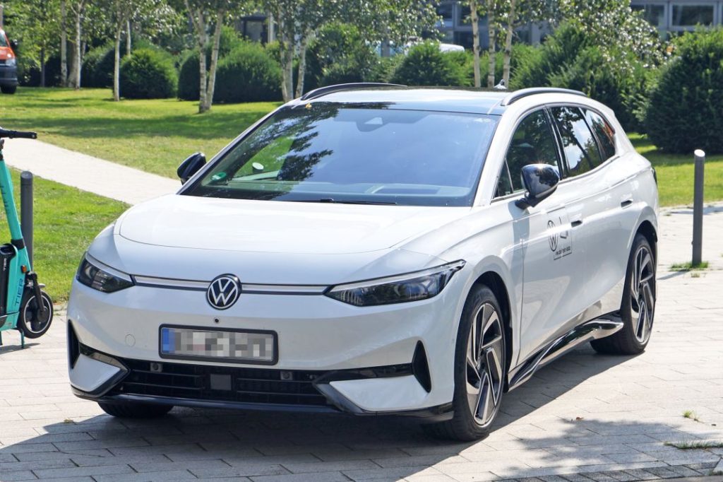 Cazado sin apenas camuflaje el Volkswagen ID.7 Variant 5 Motor16 Volkswagen ID.7 Wagon 2 Motor16