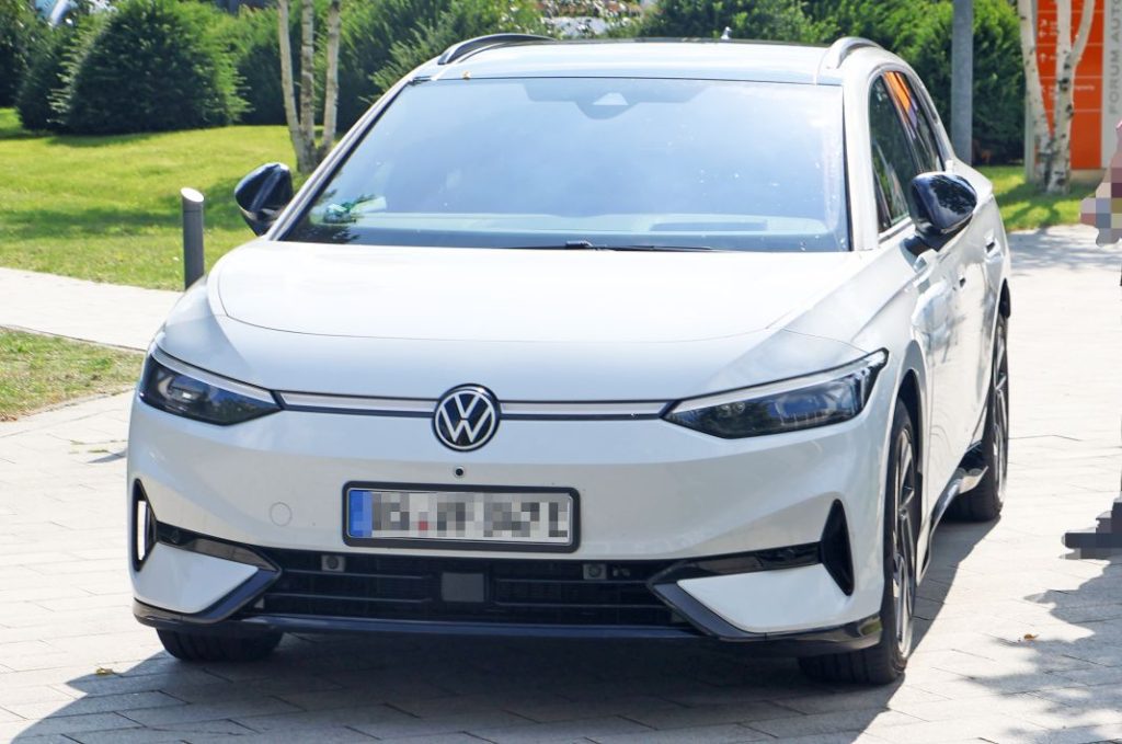 Cazado sin apenas camuflaje el Volkswagen ID.7 Variant 6 Motor16 Volkswagen ID.7 Wagon 3 Motor16