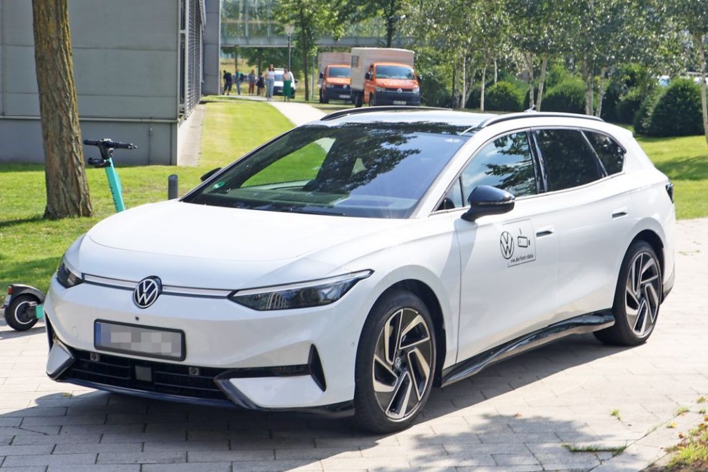 Cazado sin apenas camuflaje el Volkswagen ID.7 Variant 9 Motor16 Volkswagen ID.7 Wagon 6 Motor16