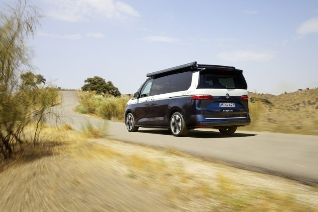 La nueva Volkswagen California T7 Concept introduce una segunda puerta deslizante y un sistema de propulsión PHEV 5 Motor16 Volkswagen california t7 concept phev 1 Motor16