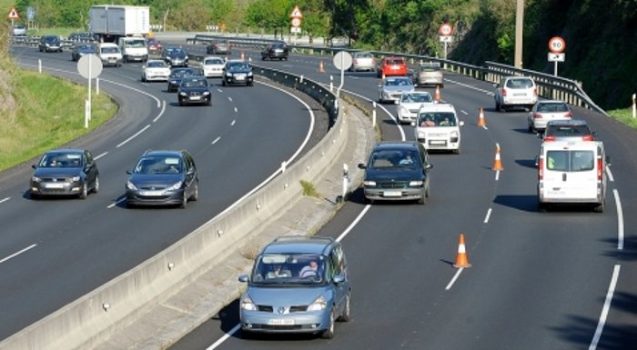Carril adicional: así es como debes circular 45 Motor16 carril contrario Motor16
