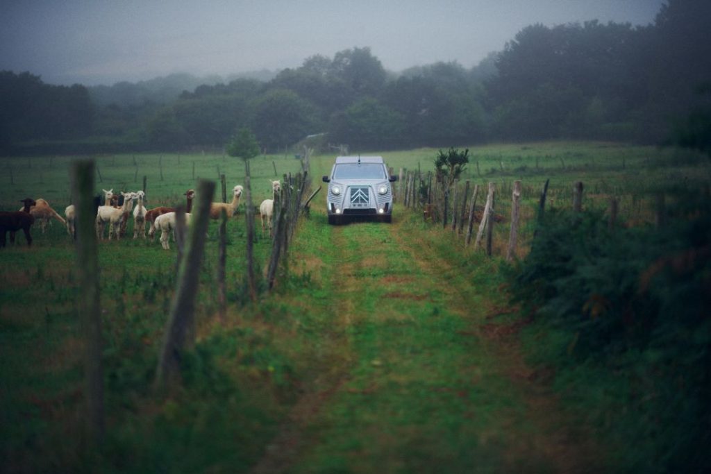 Este Citroën SpaceTourer camperizado homenajea al Citroën H 14 Motor16 citroen space tourer holiday camper 16 Motor16