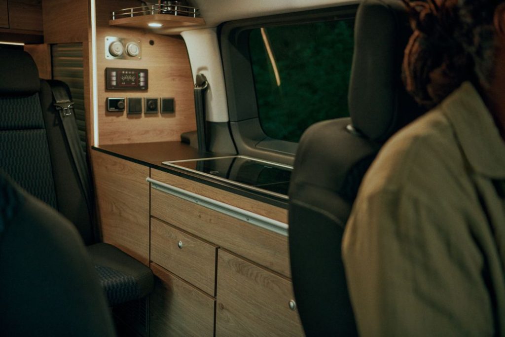 Este Citroën SpaceTourer camperizado homenajea al Citroën H 2 Motor16 Citroën SpaceTourer Caselani camper Holiday
