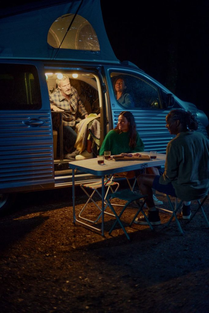 Este Citroën SpaceTourer camperizado homenajea al Citroën H 19 Motor16 citroen space tourer holiday camper 27 Motor16