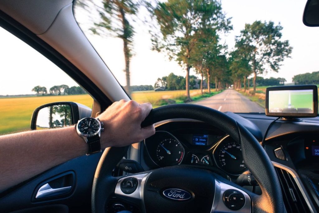 Distracciones al volante: estas son las más peligrosas según la DGT 96 Motor16 DGT