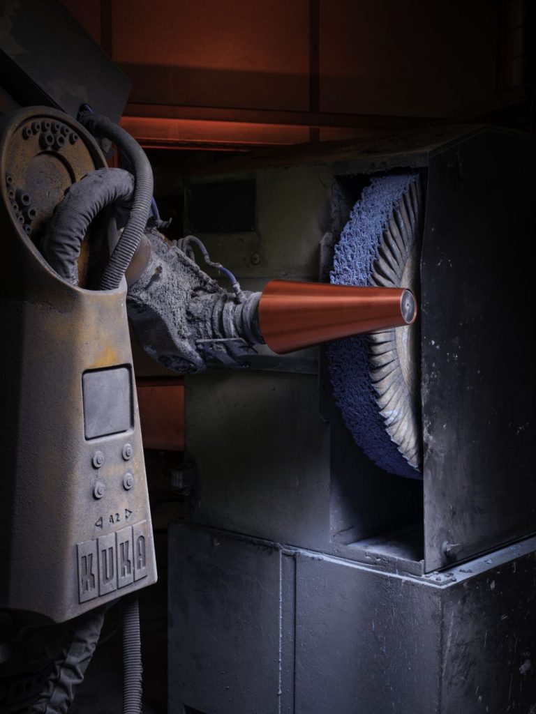 Ferrari lanza una nueva colección de dispositivos de sonido junto a Bang & Olufsen: ¡querrás tenerlos todos! 23 Motor16 ferrari bang and olufsen 202319 Motor16