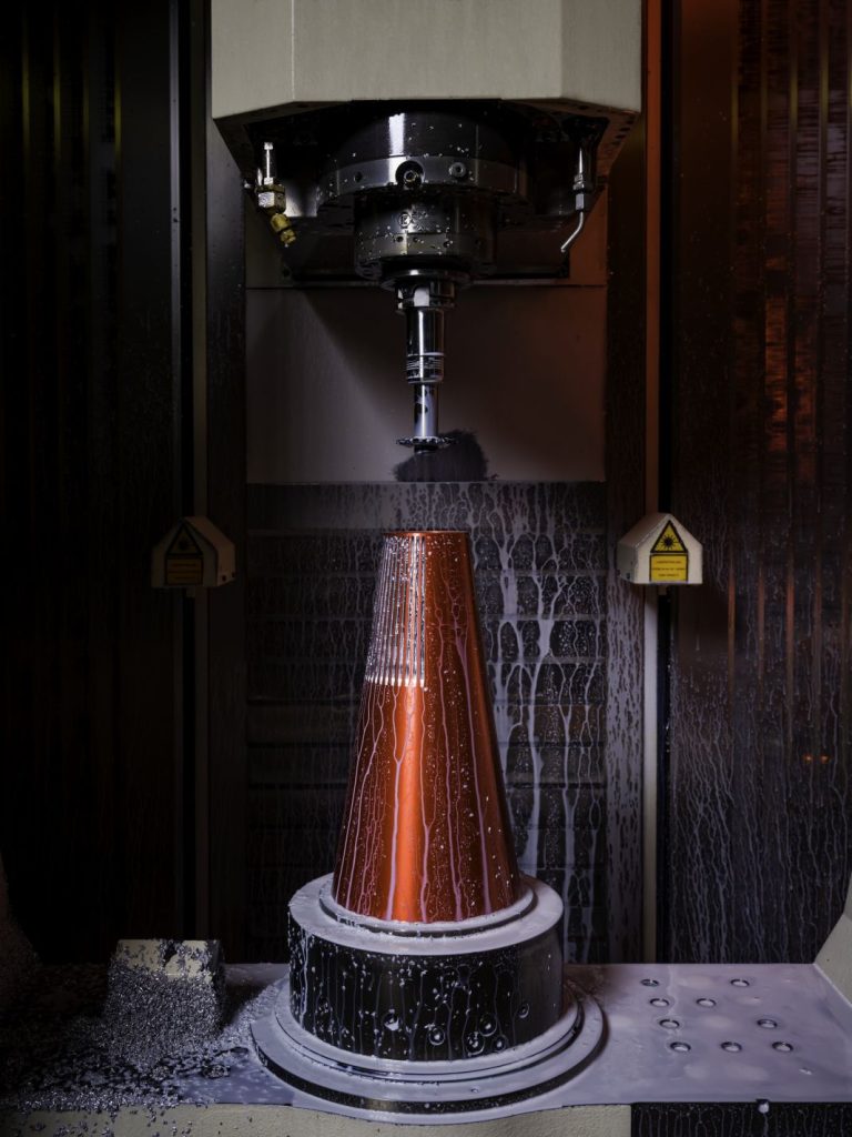 Ferrari lanza una nueva colección de dispositivos de sonido junto a Bang & Olufsen: ¡querrás tenerlos todos! 24 Motor16 ferrari bang and olufsen 202320 Motor16