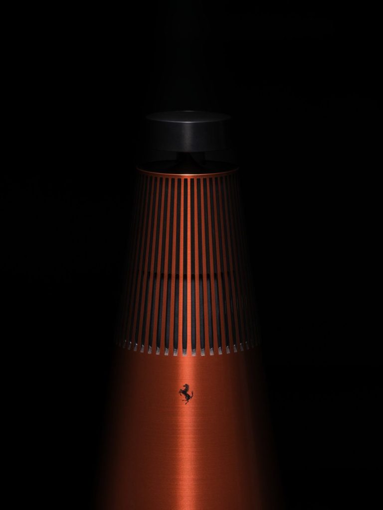 Ferrari lanza una nueva colección de dispositivos de sonido junto a Bang & Olufsen: ¡querrás tenerlos todos! 30 Motor16 ferrari bang and olufsen 202326 Motor16