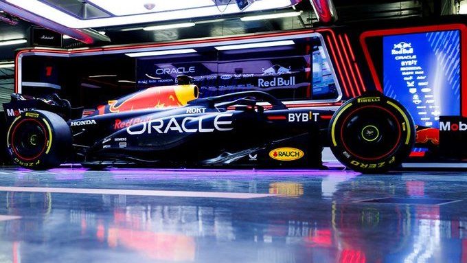 Lewis Hamilton apunta a Ferrari para quedarse con el asiento de Sainz o Leclerc 30 Motor16 imagen 31 edited Motor16