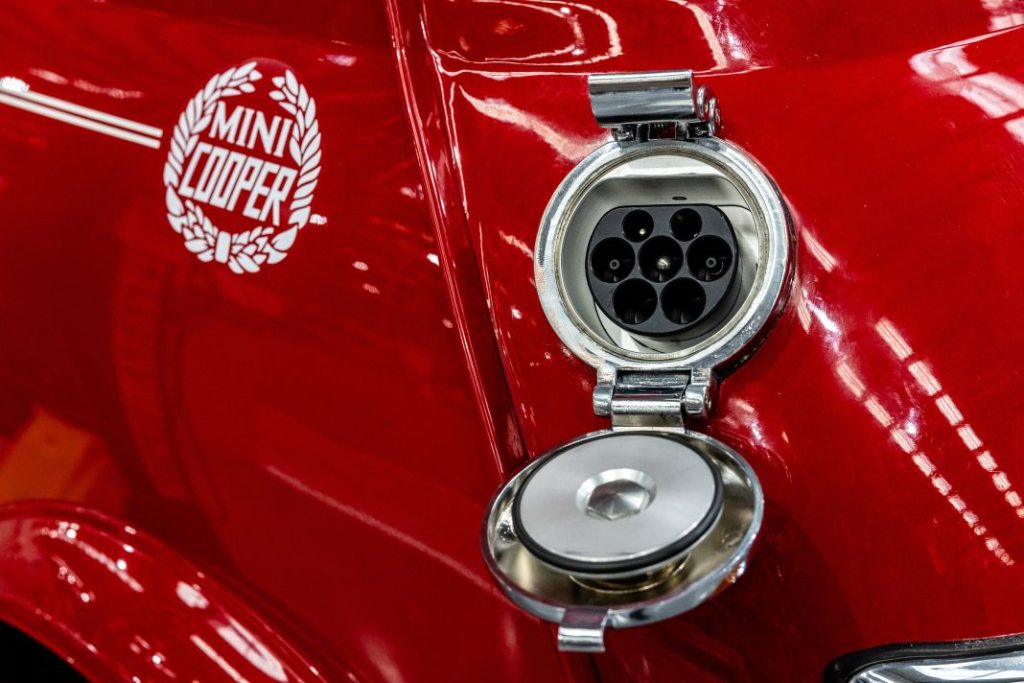 El Mini clásico eléctrico ya es una realidad 7 Motor16 mini clasico electrico 16 Motor16