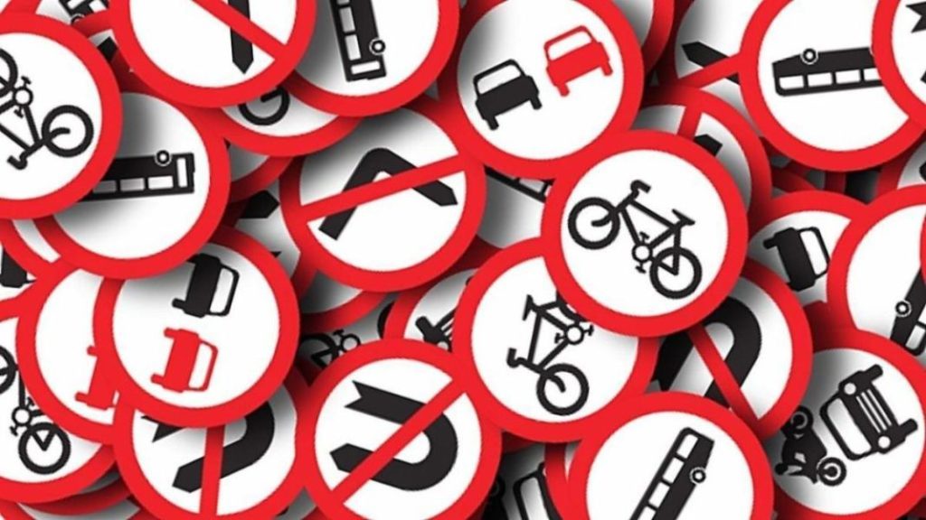 La ‘cariñosa’ señal de tráfico que no ha gustado a la DGT y que ya usan ciudades como León o Valencia 51 Motor16 señal de tráfico