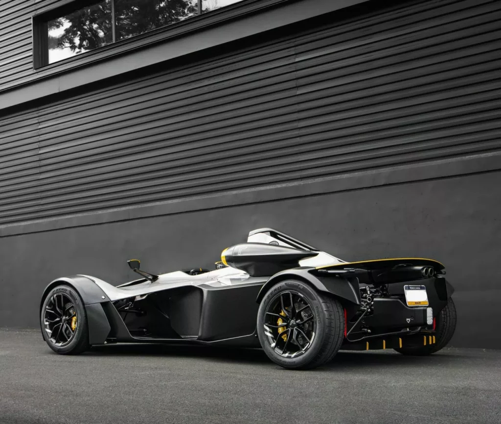 2023 BAC Mono R Carbono. Imagen trasera.
