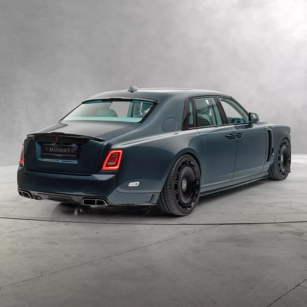 2023 Mansory Rolls-Royce Phantom Pulse Edition. Imagen trasera.