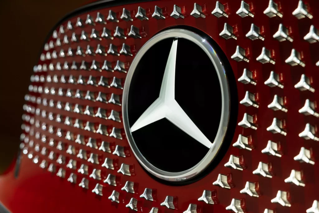 2023 Mercedes-Benz Concept CLA Class. Imagen estudio detalle logo.