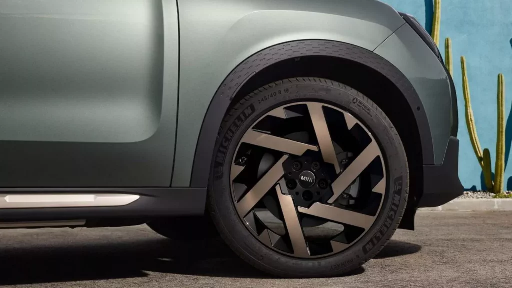 MINI Countryman: llega con motores de gasolina de hasta 300 CV 6 Motor16 2023 Mini Countryman C 3 Motor16