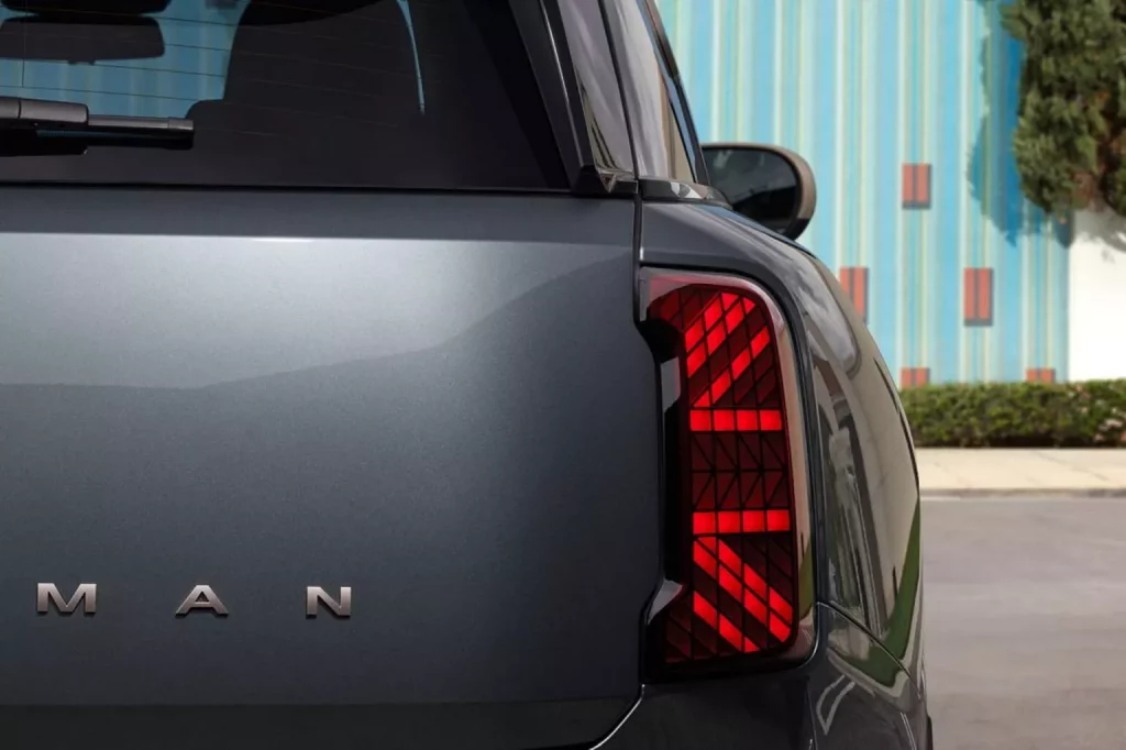 MINI Countryman: llega con motores de gasolina de hasta 300 CV 7 Motor16 2023 Mini Countryman C 4 Motor16