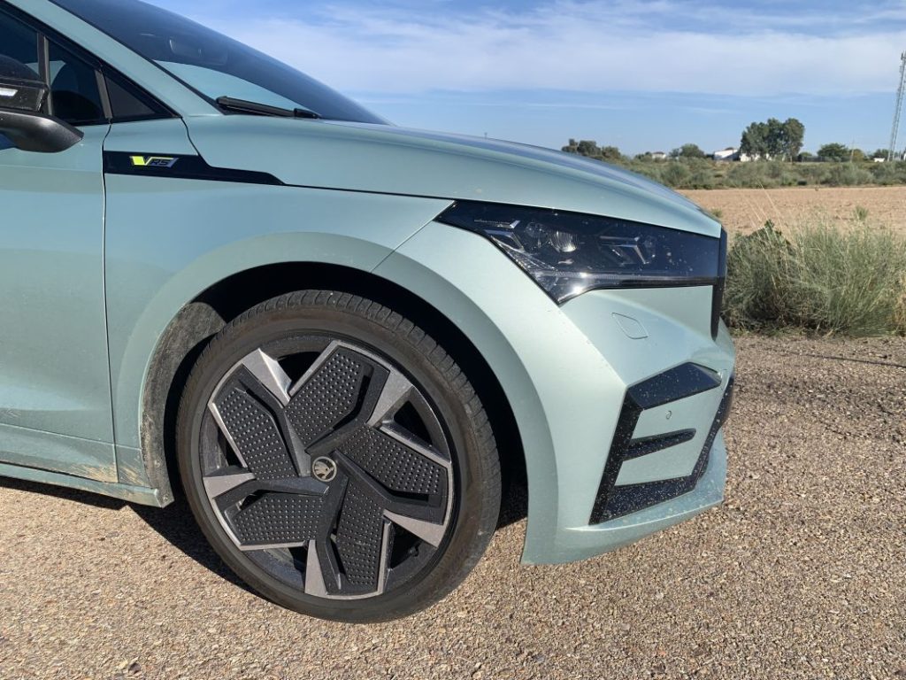 Probamos el Skoda Enyaq RS. El deportivo eléctrico para todos los días 22 Motor16 2023 Skoda Enyaq RS 15 Motor16