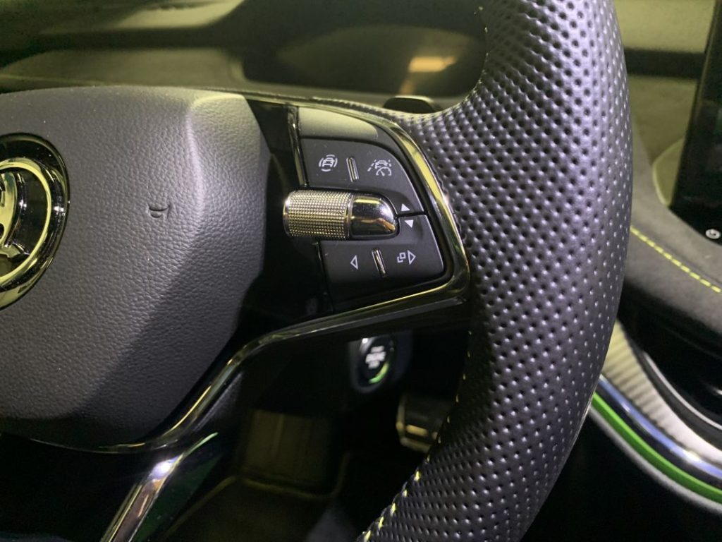 Probamos el Skoda Enyaq RS. El deportivo eléctrico para todos los días 31 Motor16 2023 Skoda Enyaq RS 28 Motor16