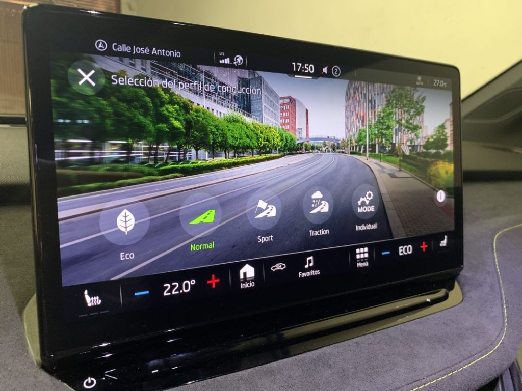 Probamos el Skoda Enyaq RS. El deportivo eléctrico para todos los días 37 Motor16 2023 Skoda Enyaq RS 34 Motor16