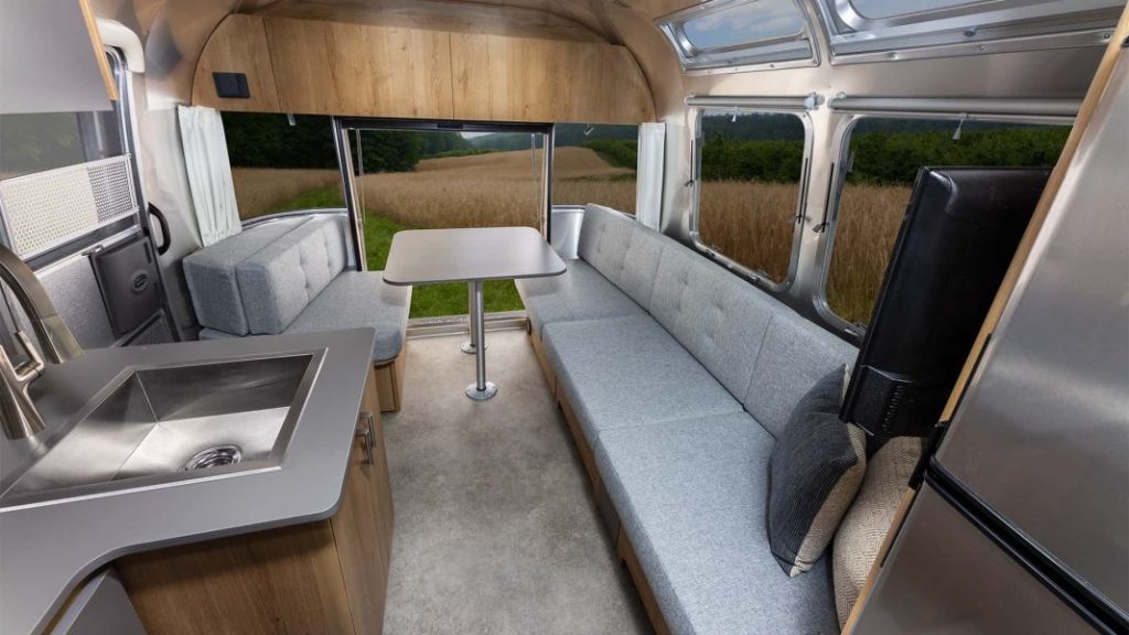 2023 caravana airstream trade wind travel 10 Motor16