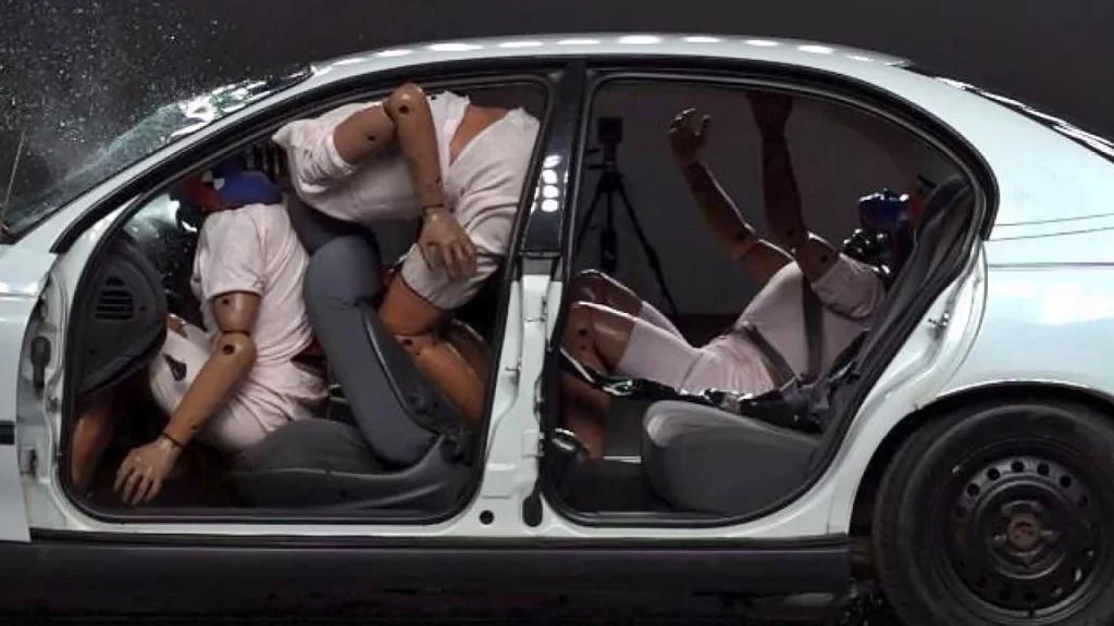 2023 crash test cinturon Motor16