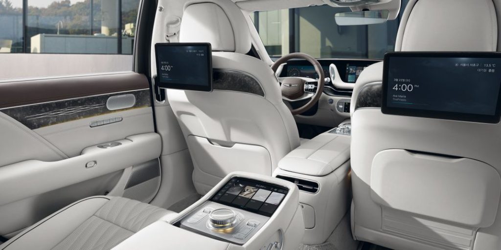 Genesis G90. La berlina de lujo de la marca ya está en Europa 3 Motor16 2023 Genesis G90 Europa. Imagen asientos traseros.