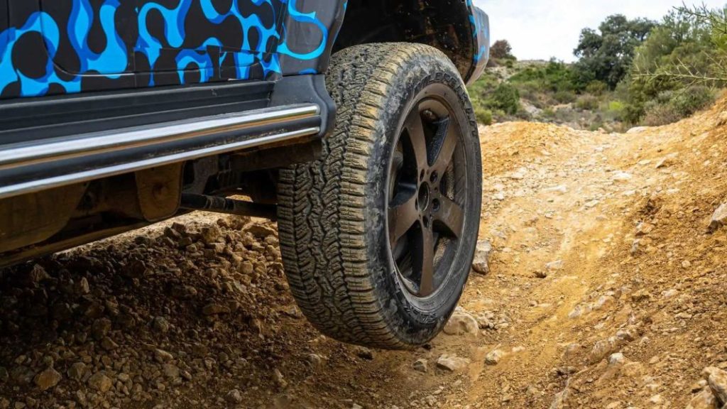 Mercedes-Benz se pronuncia sobre su Clase G eléctrico. Llega en 2024 2 Motor16 2023 Mercedes-Benz Clase G eléctrico. Imagen detalle rueda.