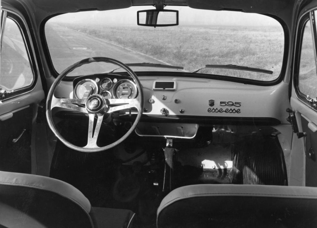 Abarth 595: la picadura del escorpión cumple 60 años 8 Motor16 60 ANIVERSARIO ABARTH 595 5 Motor16