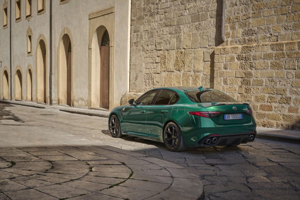 Alfa Romeo Quadrifoglio: Dos estilos opuestos, un mismo (y excitante) resultado 12 Motor16 Alfa Quadrifoglio 100 aniversario 13 Motor16