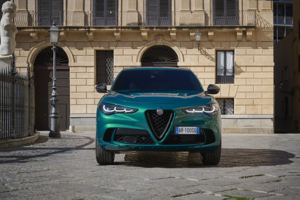 Alfa Romeo Quadrifoglio: Dos estilos opuestos, un mismo (y excitante) resultado 5 Motor16 Alfa Quadrifoglio 100 aniversario 6 Motor16