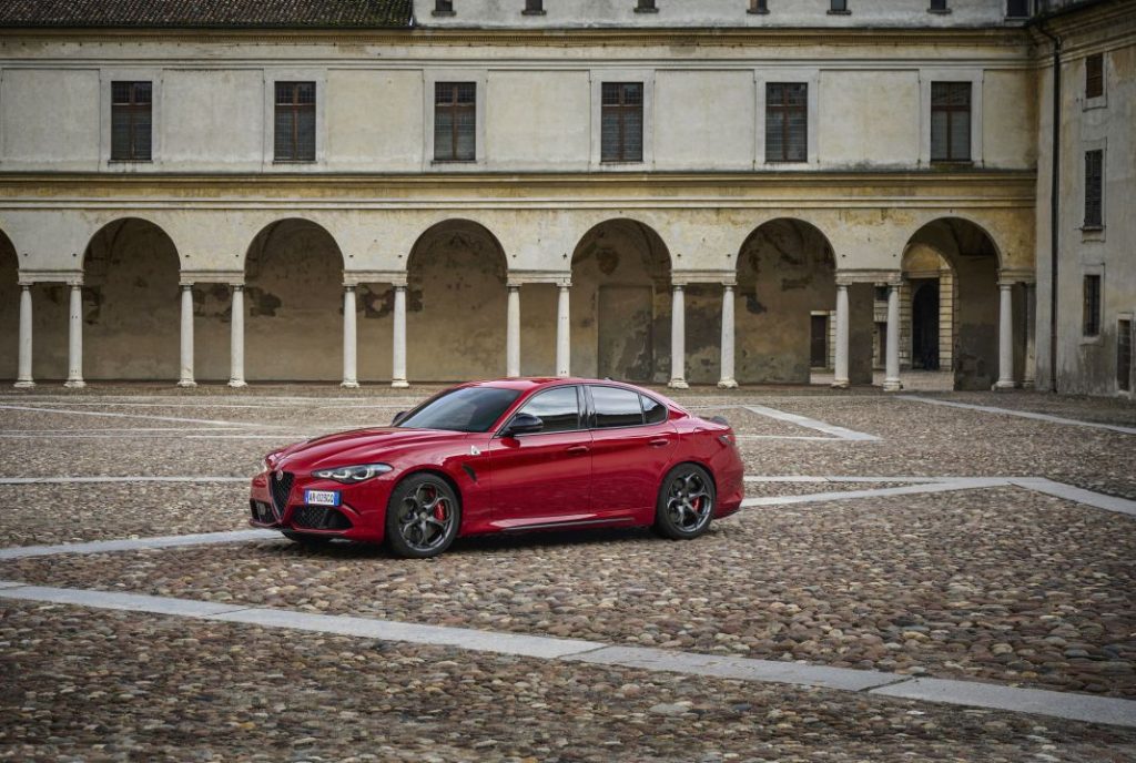 Alfa Romeo Quadrifoglio: Dos estilos opuestos, un mismo (y excitante) resultado 17 Motor16 Alfa Quadrifoglio 2023 1 Motor16