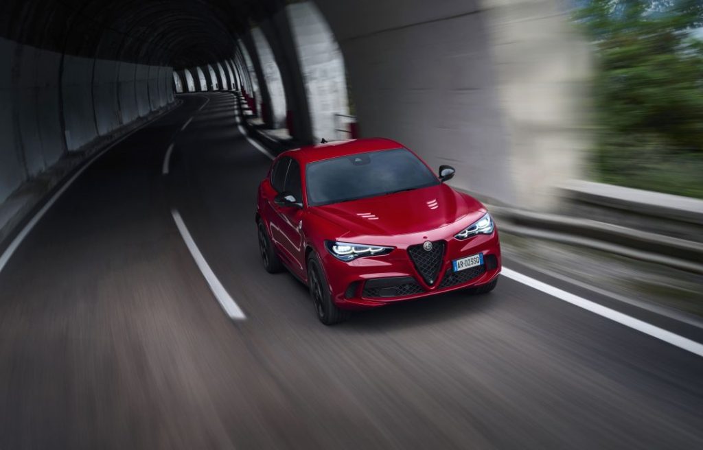 Alfa Romeo Quadrifoglio: Dos estilos opuestos, un mismo (y excitante) resultado 20 Motor16 Alfa Quadrifoglio 2023 3 Motor16