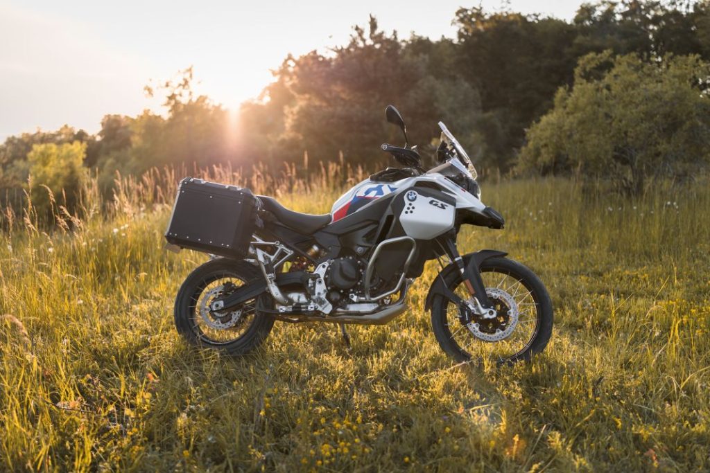 BMW Motorrad renueva su gama trail media: nuevas F 800 GS y F 900 GS 19 Motor16 BMW F 900 GS 2024 17 Motor16