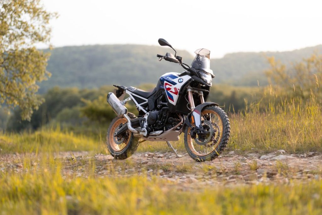 BMW Motorrad renueva su gama trail media: nuevas F 800 GS y F 900 GS 11 Motor16 BMW F 900 GS 2024 3 Motor16