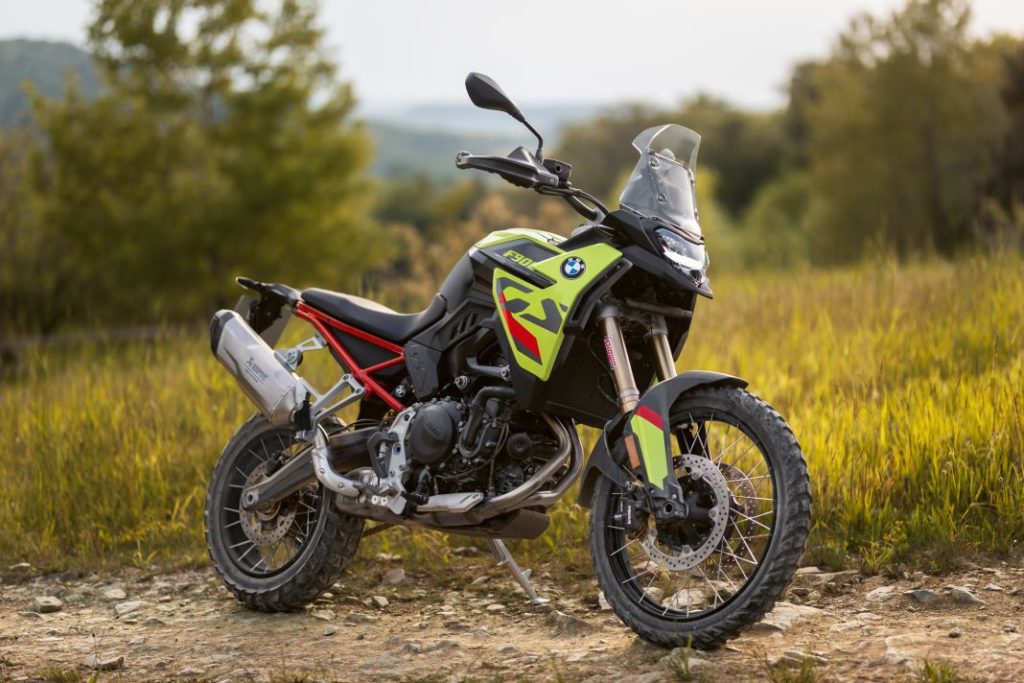 BMW Motorrad renueva su gama trail media: nuevas F 800 GS y F 900 GS 2 Motor16 BMW F 900 GS 2024 (4)