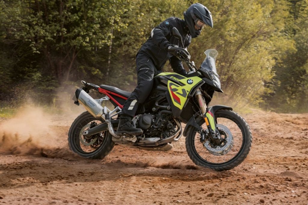 BMW Motorrad renueva su gama trail media: nuevas F 800 GS y F 900 GS 13 Motor16 BMW F 900 GS 2024 5 Motor16