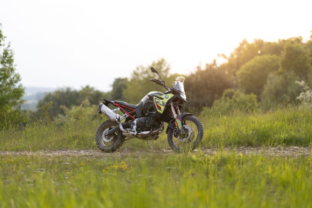 BMW Motorrad renueva su gama trail media: nuevas F 800 GS y F 900 GS 15 Motor16 BMW F 900 GS 2024 7 Motor16