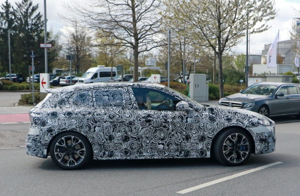 Fotos espía del BMW Serie 1 2024 17 Motor16 BMW M135i F70 10 Motor16