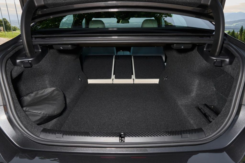 Los BMW Serie 5 híbridos enchufables ya tienen precio 2 Motor16 BMW Serie 5 530e Berlina 2024 14 Motor16