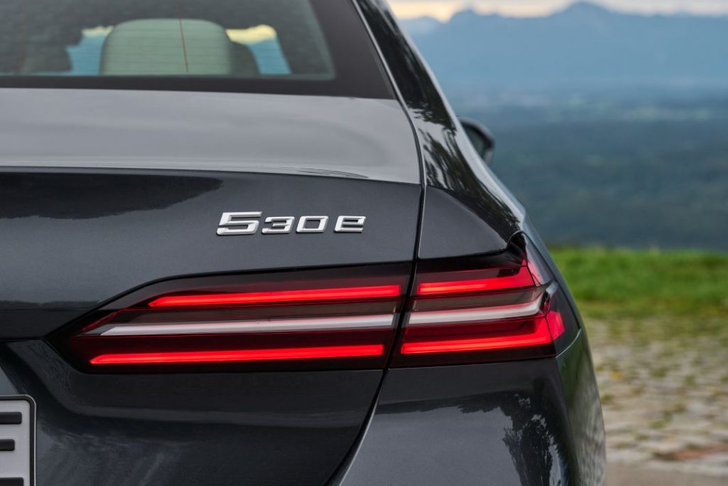 Los BMW Serie 5 híbridos enchufables ya tienen precio 11 Motor16 BMW Serie 5 530e Berlina 2024 16 Motor16