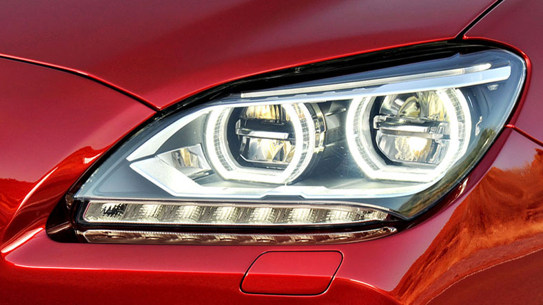 Controla la luz de los faros Motor16