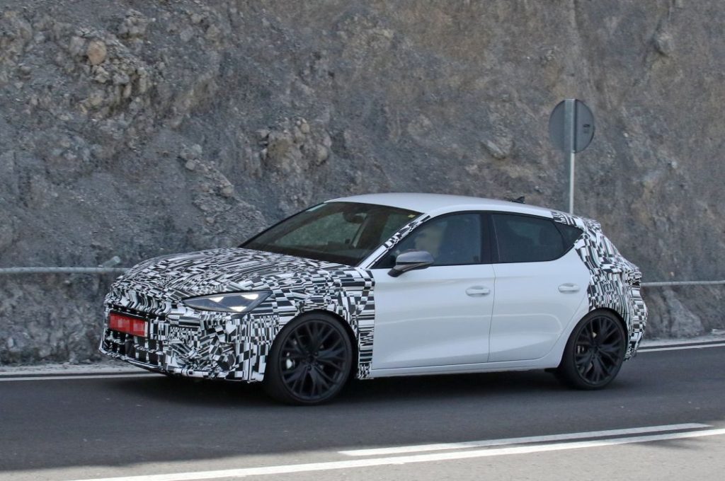 Fotos espía del Cupra León 2024. Una nueva cara 21 Motor16 Cupra Leon facelift 18 Motor16