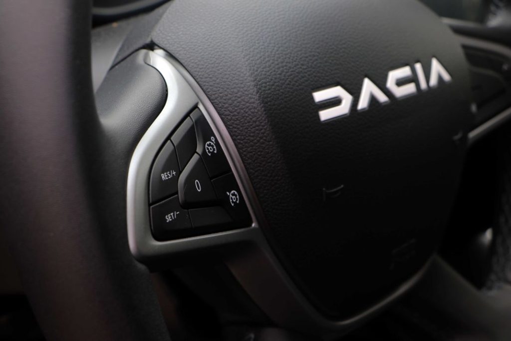Prueba del Dacia Duster Extreme TCe 150 CV EDC 4x2: Un SUV sin complejos con un gran motor 21 Motor16 Dacia Duster Extreme TCe 150 EDC 4x2 prueba 15 Motor16