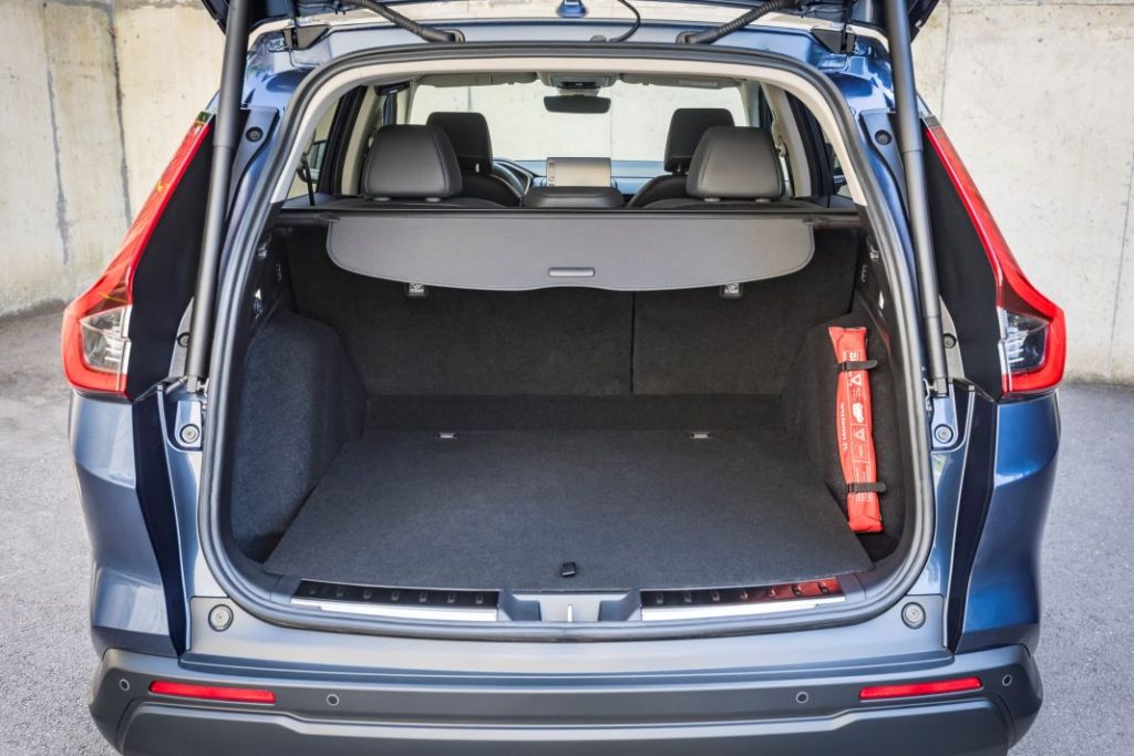 Primera prueba del Honda CR-V e:HEV y e:PHEV: Un buen SUV con un pequeño inconveniente 40 Motor16 HONDA CR V e HEV y e PHEV 2023 27 Motor16