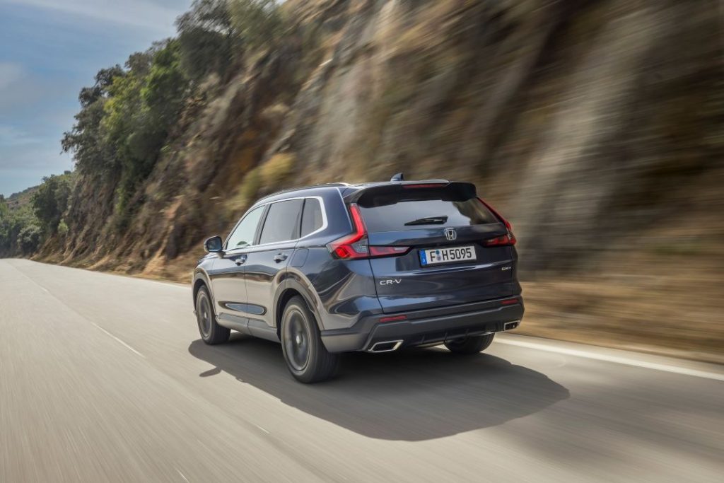 Primera prueba del Honda CR-V e:HEV y e:PHEV: Un buen SUV con un pequeño inconveniente 53 Motor16 HONDA CR V e HEV y e PHEV 2023 31 Motor16