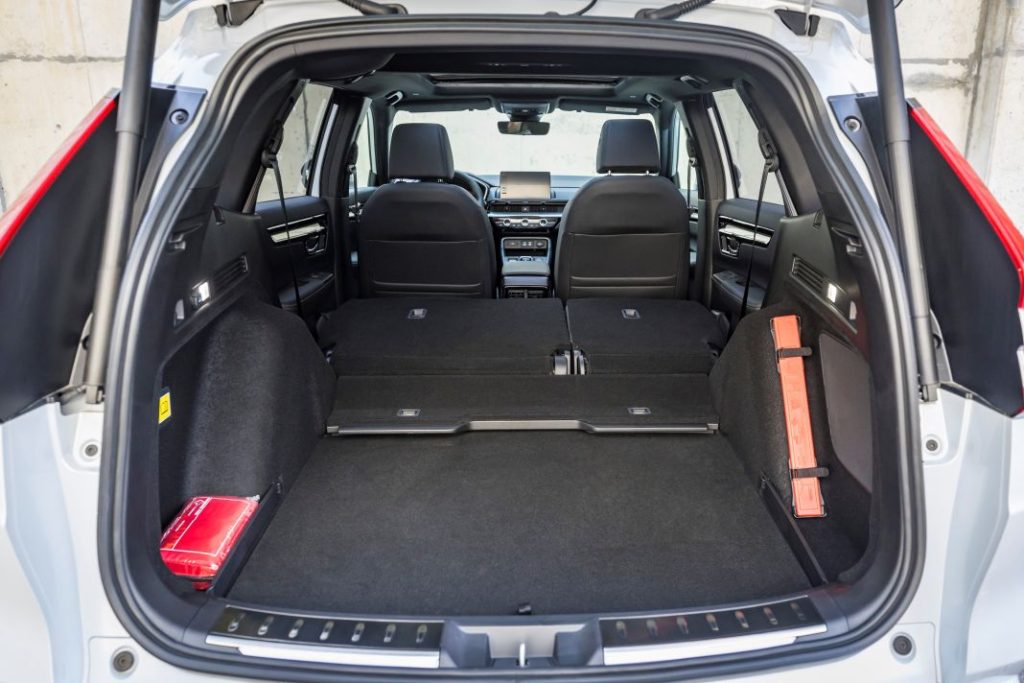 Primera prueba del Honda CR-V e:HEV y e:PHEV: Un buen SUV con un pequeño inconveniente 17 Motor16 HONDA CR V e HEV y e PHEV 2023 60 Motor16