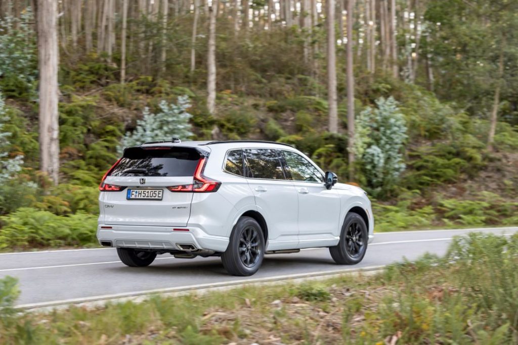 Primera prueba del Honda CR-V e:HEV y e:PHEV: Un buen SUV con un pequeño inconveniente 1 Motor16 HONDA CR V e HEV y e PHEV 2023 79 Motor16